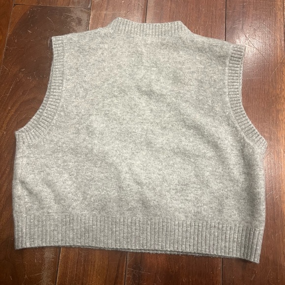 Zara Light Gray V-Neck Sweater Vest - Picture 3 of 3